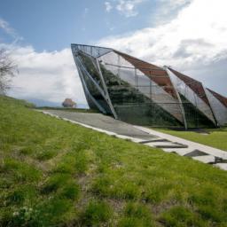 Das beeindruckende Paul Klee Zentrum in Bern, ein weltbekanntes Kunstmuseum, das eine umfangreiche Sammlung der Werke des berühmten Künstlers Paul Klee präsentiert.