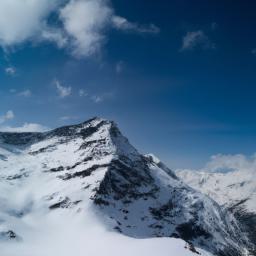 Rinerhorn erstrahlt in vollem Glanz: Aufgenommen mit einem Weitwinkelobjektiv direkt vor dieser atemberaubenden Sehenswürdigkeit in Davos