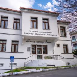 Leventis Municipal Museum erstrahlt in vollem Glanz: Aufgenommen mit einem Weitwinkelobjektiv direkt vor dieser atemberaubenden Sehenswürdigkeit in Nikosia