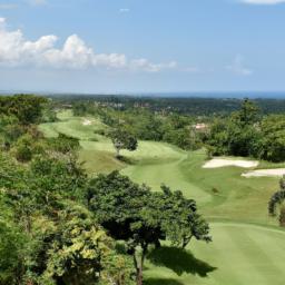 Negril Hills Golf Club erstrahlt in vollem Glanz: Aufgenommen mit einem Weitwinkelobjektiv direkt vor dieser atemberaubenden Sehenswürdigkeit in Negril